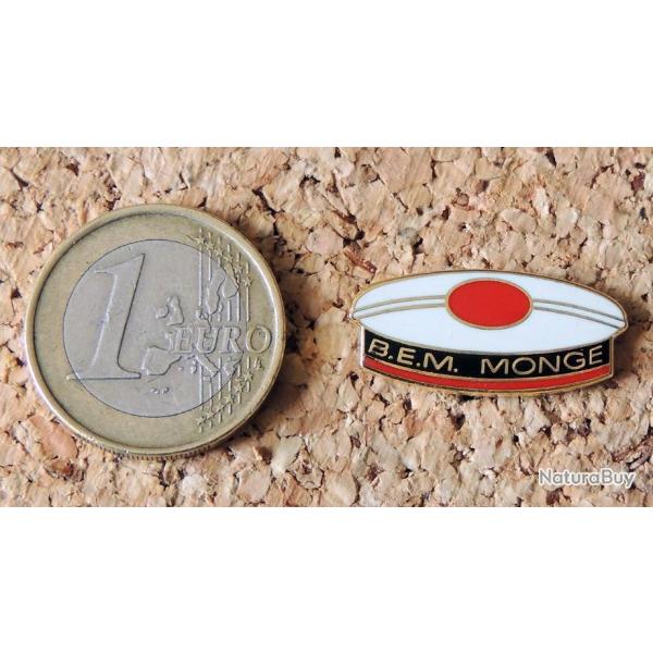 Pin's MARINE MILITAIRE - Bachi du BEM MONGE ( Biologie Ecologie Marine ) - �maill� � froid �poxy