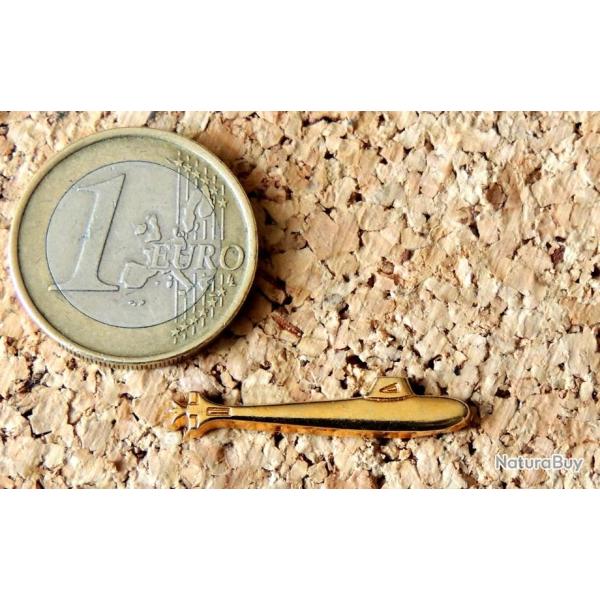 Pin's miniature MARINE MILITAIRE - Sous Marin collection DCN - m�tal dor� - fabricant DCN