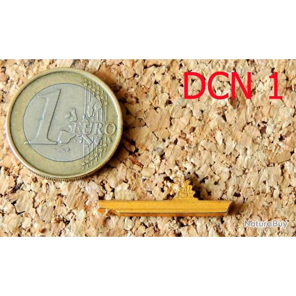 Pin's miniature MARINE MILITAIRE - Navire n� 1 de la collection DCN - m�tal dor� - fabricant DCN