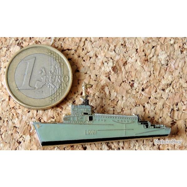 Pin's MARINE MILITAIRE - TCD Ouragan L9021 (Transports Chalands D�barquement) - verni �poxy