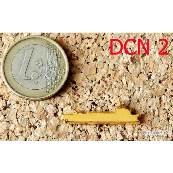 Pin's miniature MARINE MILITAIRE - Navire n� 2 de la collection DCN - m�tal dor� - fabricant DCN