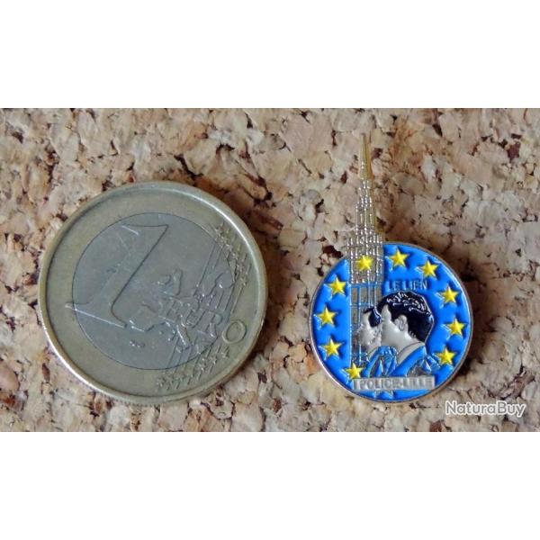 Pin's POLICE - Police de LILLE (59) LE LIEN Beffroi Europe - peint cloisonn� - fabricant ACSEL 2�me