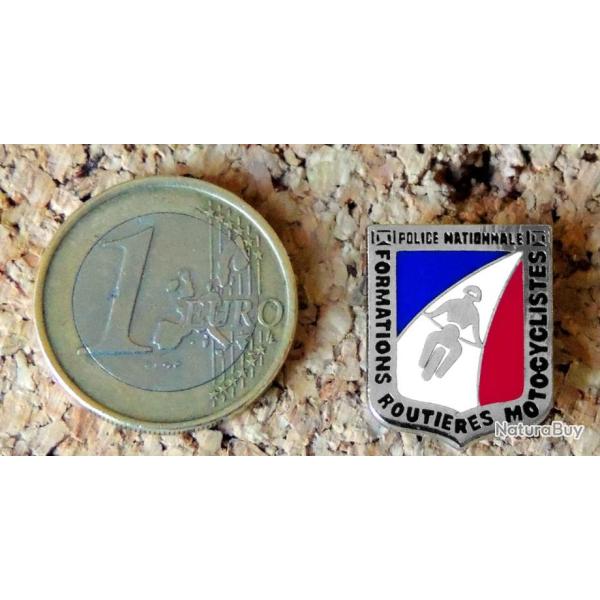 Pin's MOTO POLICE - R�duction Insigne FRMPN Formations Routi�res Motocyclistes - EMAIL - fab inconnu
