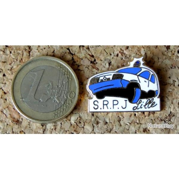 Pin's RENAULT POLICE - RENAULT CLIO SRPJ Service R�gional Police Judiciaire LILLE - peint cloisonn�