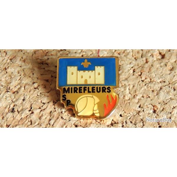 Pin's SAPEURS POMPIERS - SP de MIREFLEURS 63 - verni �poxy - fabricant inconnu