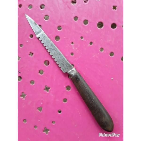 Couteau ecailleur  ancien