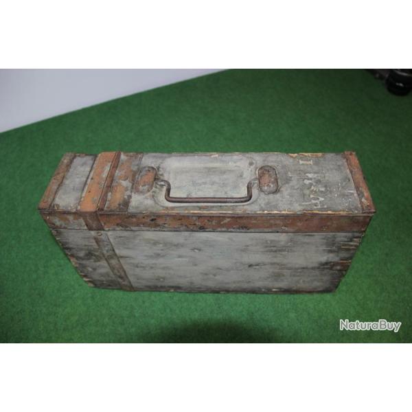 SUPERBE ET RARE CAISSE A MUNITION  POUR BANDE MG 08 AVEC CES MARQUAGES  1 ER HUSSARD  1914/1918