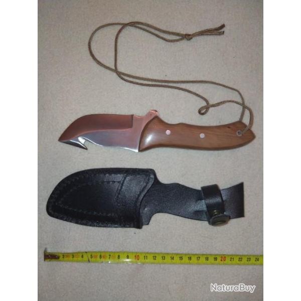 Couteau de chasse � d�pecer / coupe suspente : manche en bois, fourreau en cuir, lani�re synth�tique