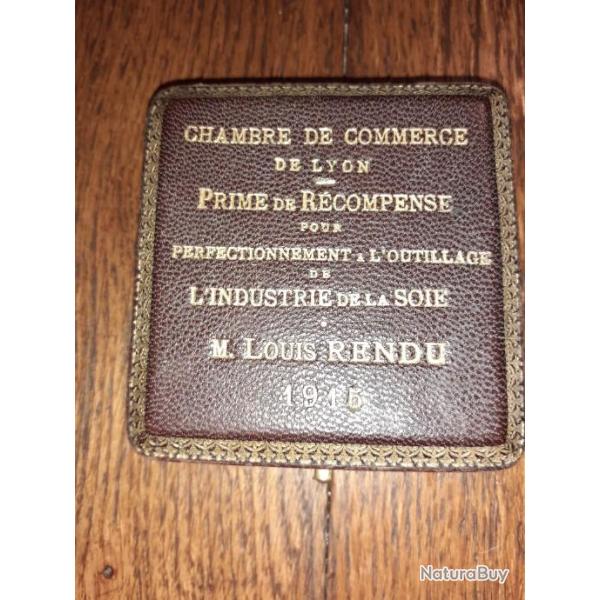 Rare m�daille en argent . Prime de r�compense. Chambre de commerce de lyon dans son �crin