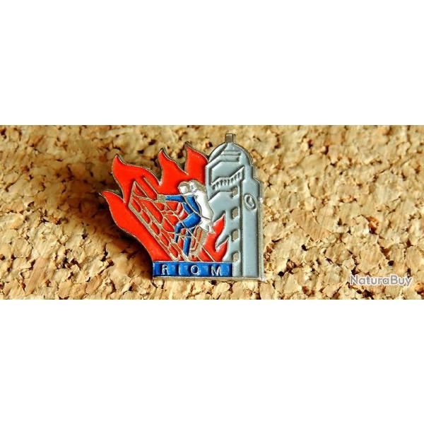 Pin's SAPEURS POMPIERS - SP de RIOM 63 - peint cloisonn� - fabricant ACOR