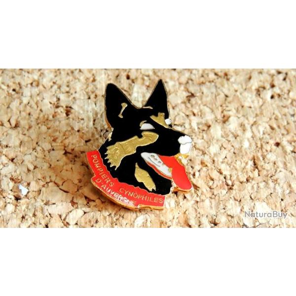Pin's SAPEURS POMPIERS - Pompiers CYNOPHILES d'AUVERGNE - verni �poxy - fabricant inconnu
