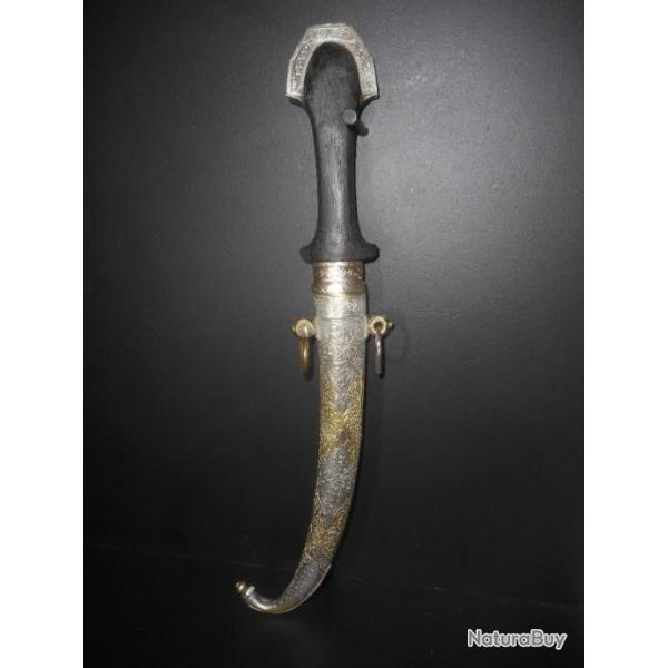 BEAU COUTEAU DU MAGHREB KOUMMYA, CIRCA 1920, LAITON MASSIF ET DECORS EN ARGENT LOCAL, A VOIR