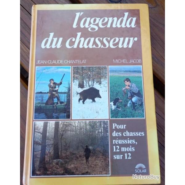 Livre  un chasseur   mois par mois Anne 1989
