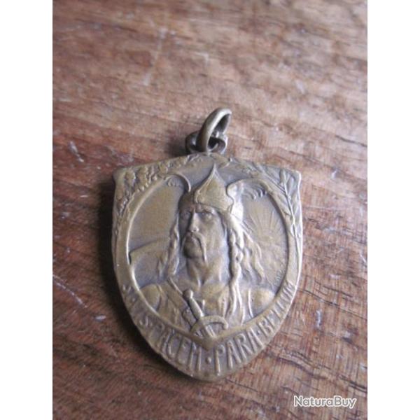 Ancienne mdaille / pendentif Union vlocipdique de France UVF vlo