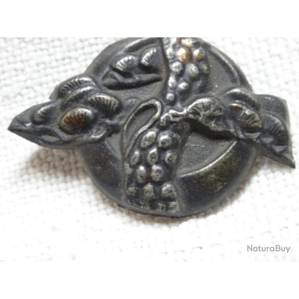 jm49) lot , joli menuki  ancien ,  figurant   petit prix