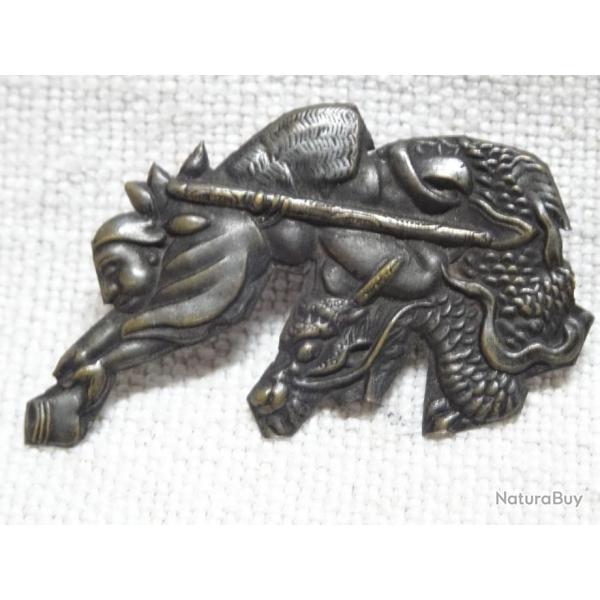 jm53) joli menuki  ancien ,  figurant 1 plongeur sur un dragon ,  petit prix