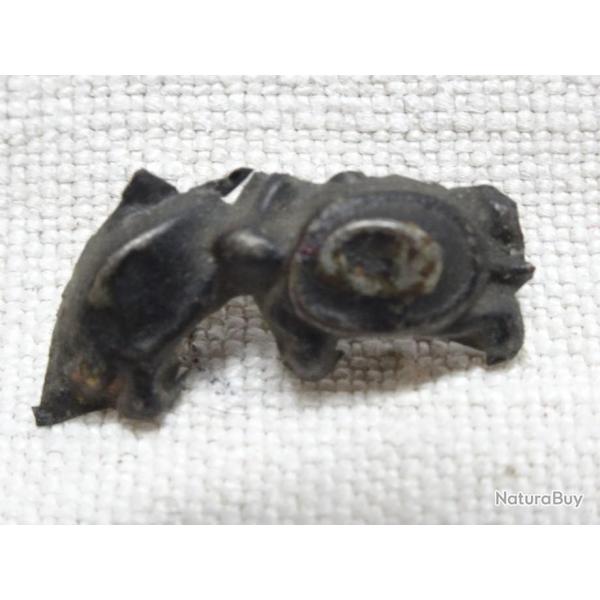 v98) lot , joli menuki  ancien ,  figurant ?  petit prix