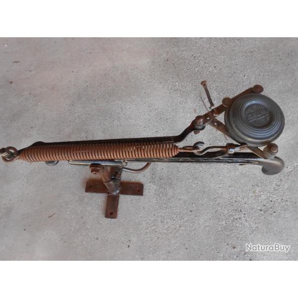 Lanceur de ball-trap ancien Manufrance.