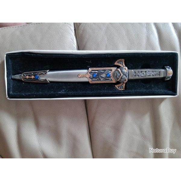 Dague type romain, m�rovingien, byzantin. � pr�ciser. �tat neuf, avec sa bo�te.