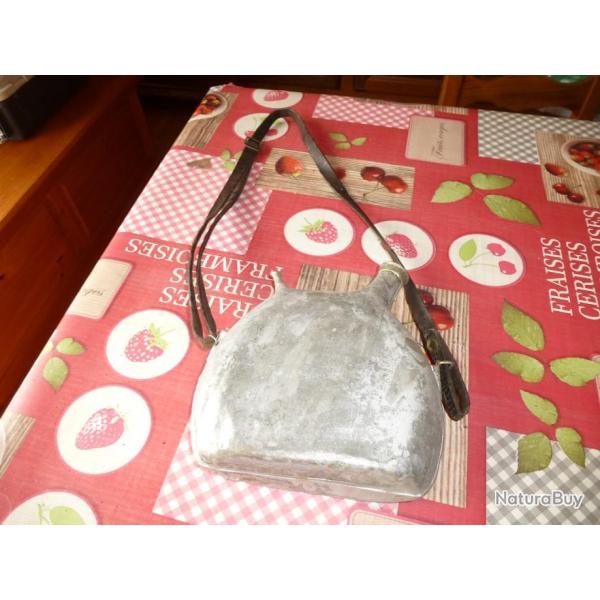 GOURDE 2 LITRES WW1 AVEC SA SANGLE