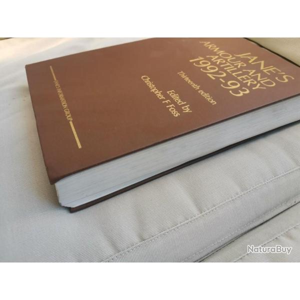 LIVRE SUR LES CHARS DE COMBAT ET ARTILLERIE BLINDEE"JANE'S ARMOUR AND ARTILLERY 1992-93"