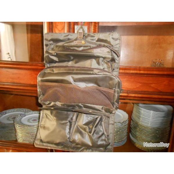 LUXUEUSE TROUSSE DE TOILETTE EN CUIR (fabrication allemande )