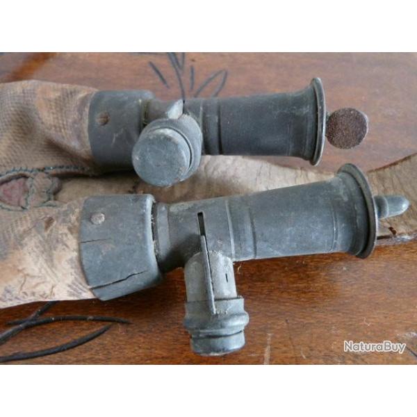 RARE - GRANDE POIRE A PLOMBS EN CUIR - DEUX MODELES DE GRAIN DE PLOMB