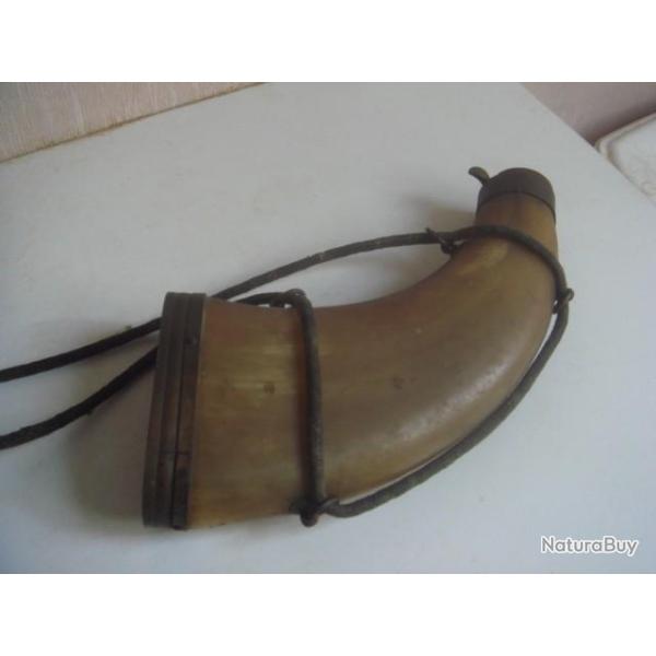 Poire � poudre en corne tr�s bon �tat, XIX�me