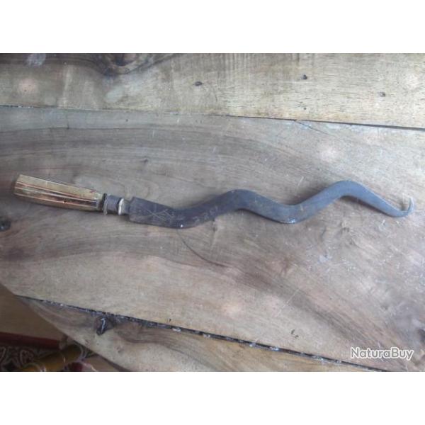 ANCIEN  COUTEAU  KRISS  ETHNIQNE