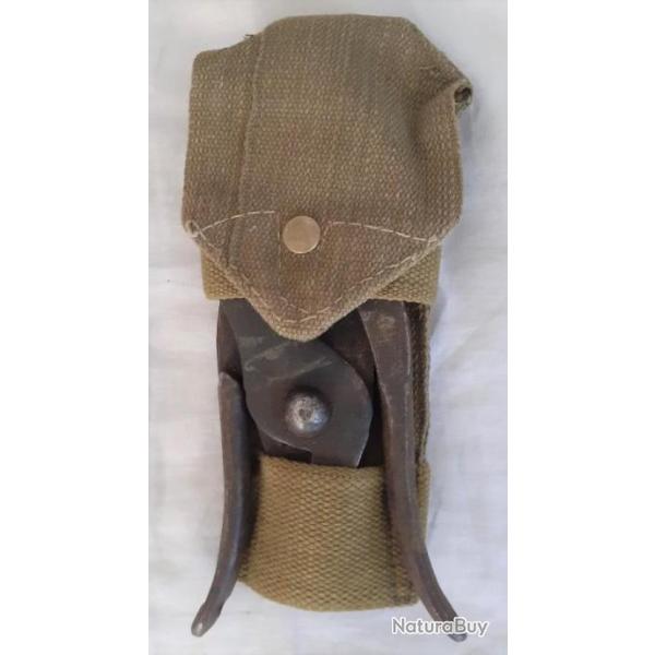 GB310320a Cisaille � barbel� avec �tuis