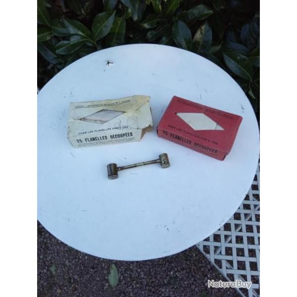 Dosette Manufrance et ancienne boites de flanelle pour armes