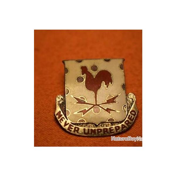 INSIGNE RGIMENTAIRE  AMRICAIN,  CREST US POST WW2 (13) UNE ATTACHE CASSEE
