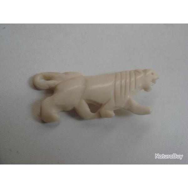 broche ancienne fait main en os longueur 5,5 cm p�riode 1900