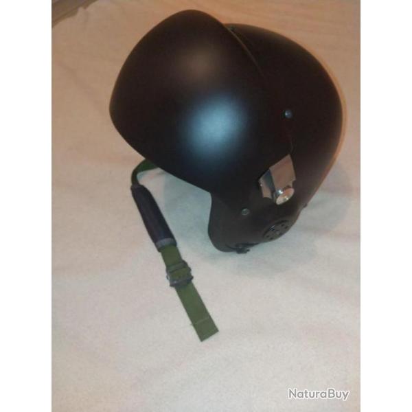 Casque type aviation avec deux visi�res incorpor�es.