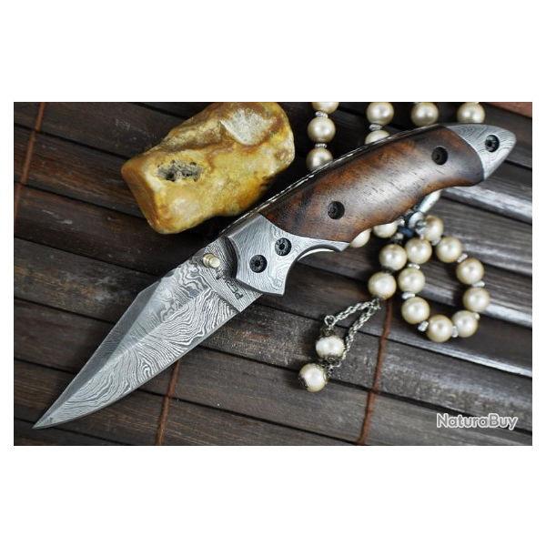 Tr�s beau couteau damas pliant fait main.