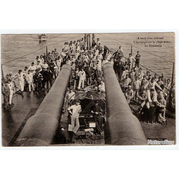 CPA - Marine Militaire - A bord d'un cuirasse  L'�quipage sur la plage avant Le Dimanche  N�1280