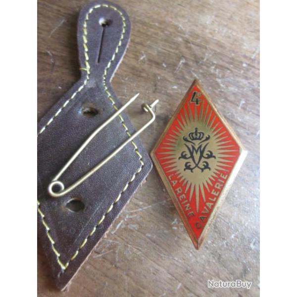 insigne du 4� r�giment de cuirassiers La Reine Cavalerie de fabrication Drago Paris G. 942