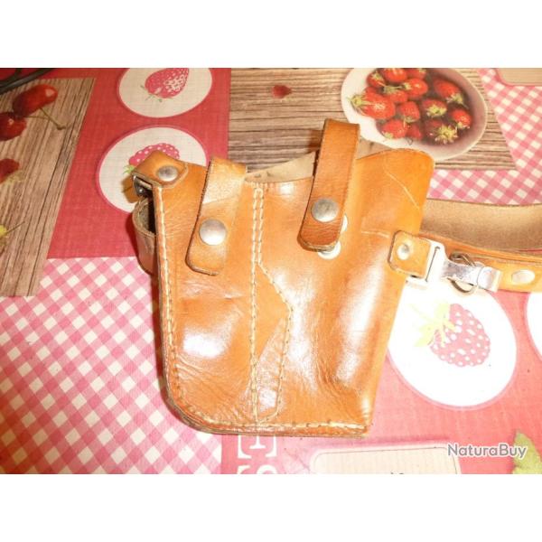 HOLSTER + CEINTURE + PORTE CHARGEUR EN CUIR FAUVE POUR ARME ?