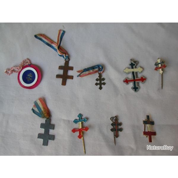 WW2 BROCHE/PENDENTIF FRANCAISE CROIX DE LORRAINE COULEUR BLEUE BLANC ROUGE  1 AU CHOIX