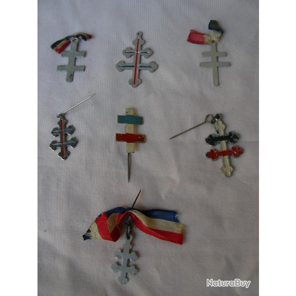 WW2 FRANCE BROCHE/PENDENTIF FRANCAISE CROIX DE LORRAINE COULEUR BLEUE BLANC ROUGE 1 AU CHOIX LOT 2