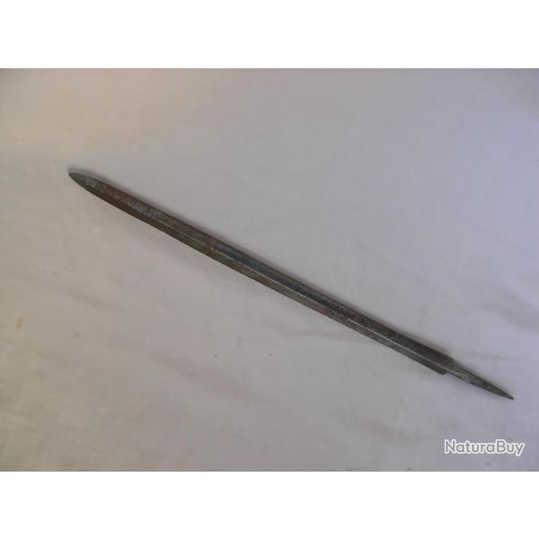WW1/WW2 PIQUE TYPE DAGUE 4 TRANCHANTS A IDENTIFIER 33.7 CM DE LONGUEUR