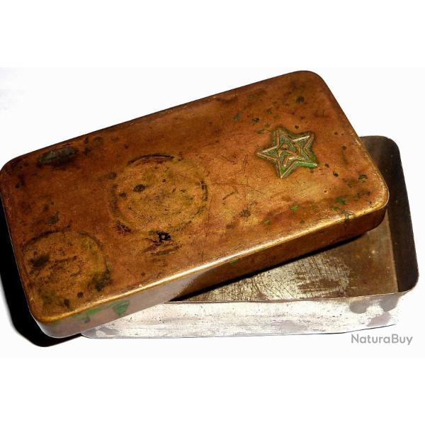BOITE A TABAC DU SOLDAT RUSSE de la SECONDE GUERRE.  /6385