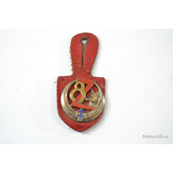Insigne 8 Zouaves �mail, dos lisse dans marquage fabricant. Chacal de profil