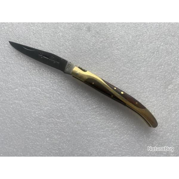 Couteau de poche Cypra  Manche en bois color� marron et laiton.