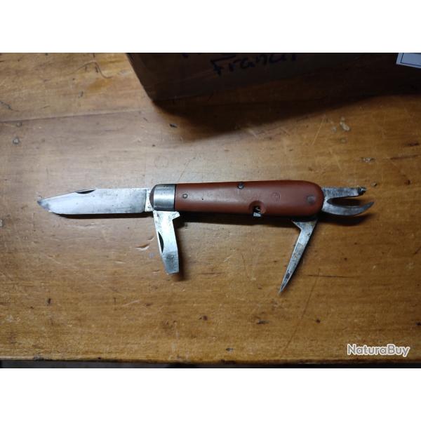 Couteau suisse de soldat