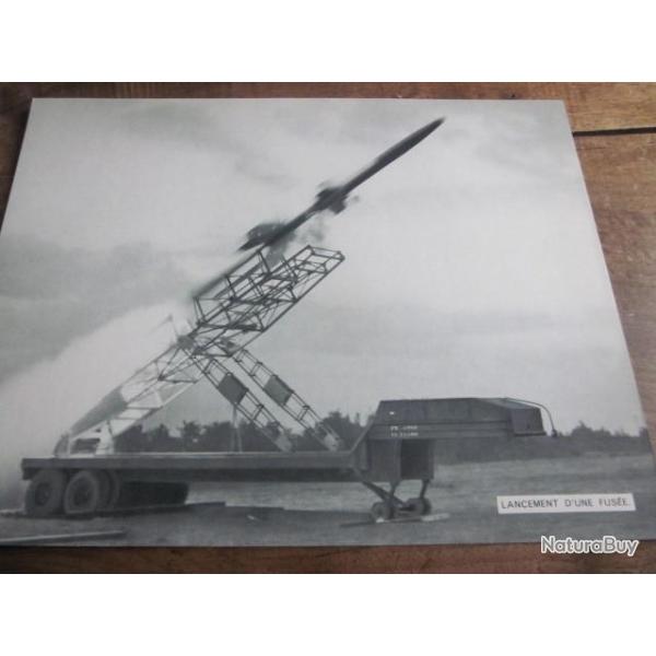 carte fiche photo  /  LANCEMENT D UNE FUSEE