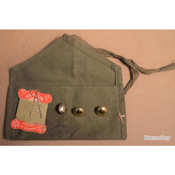 Une Trousse belle de couture Arm�e Fran�aise avec bouton