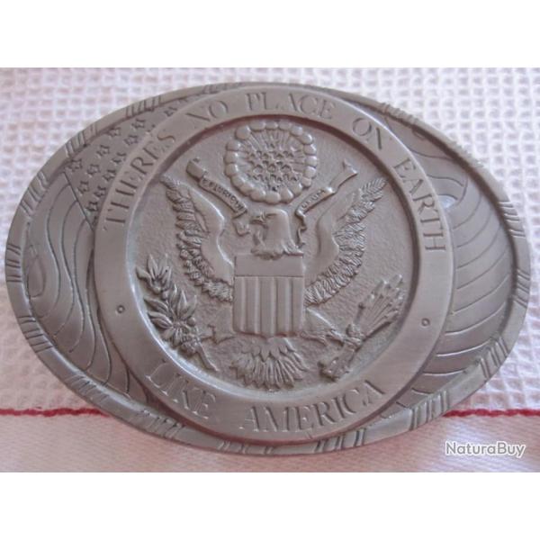 "  BAISSE DU PRIX "BOUCLE DE CEINTURE  PATRIOTIQUE U.S. " THERES NO PLACE ON EARTH   LIKE  AMERICA "