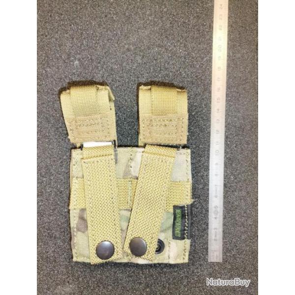 Poche Porte chargeurs double arme de poing Pantac multicam avec passant molle en cordura.