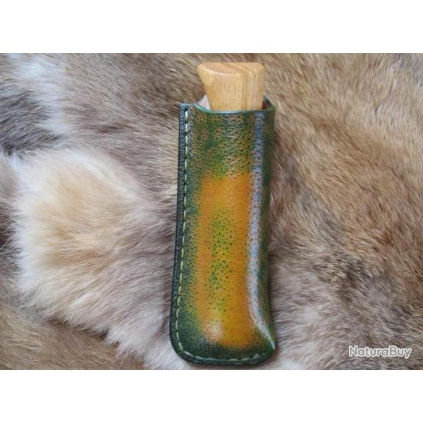 Etui en Cuir avec motifs et patin� pour L'opinel N�10 sorti rapide non customis� port � droite